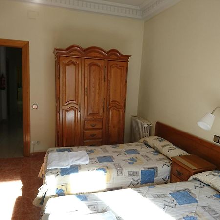 Hostal Retiro Madrid Exterior foto