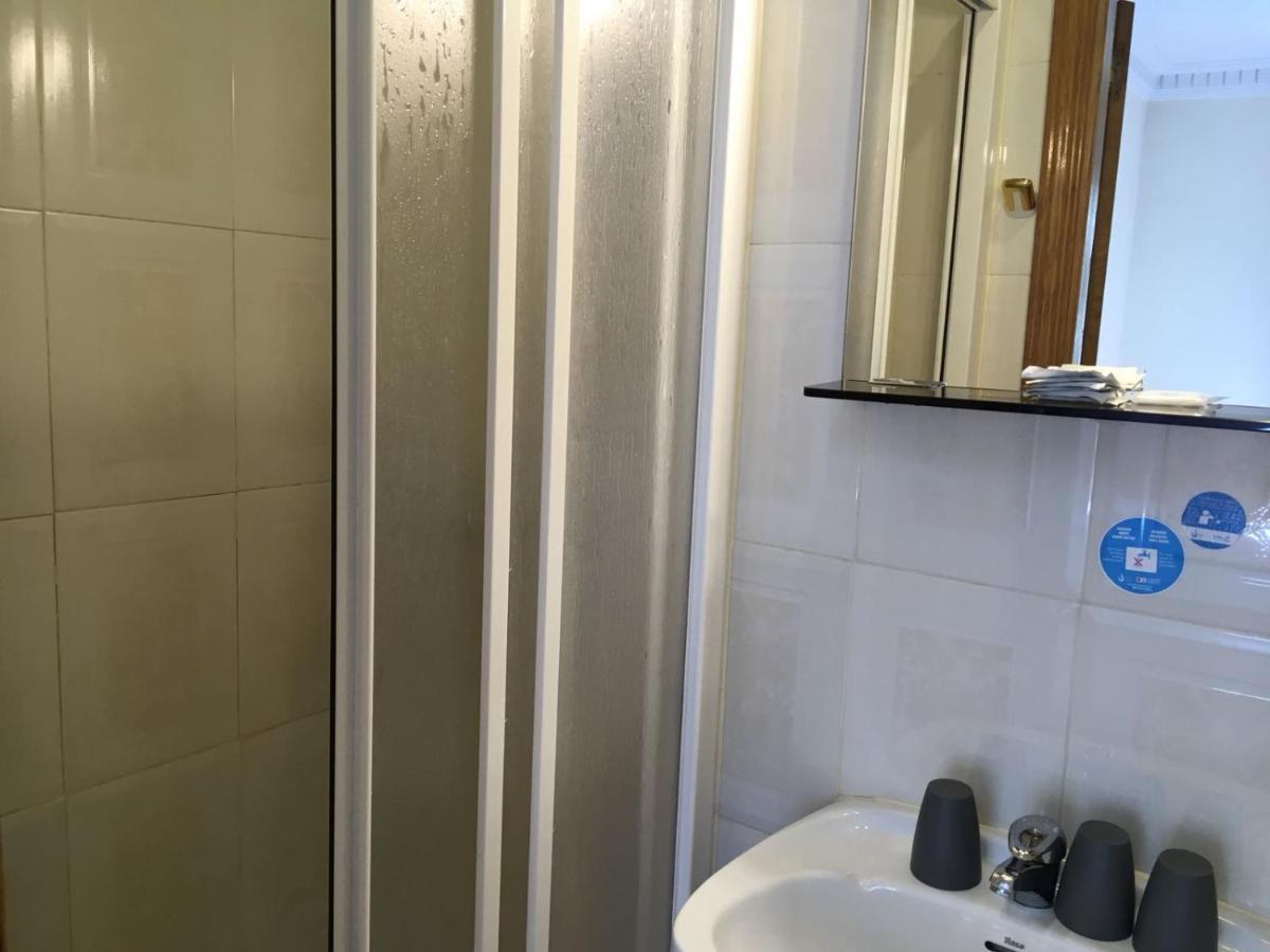 Hostal Retiro Madrid Exterior foto