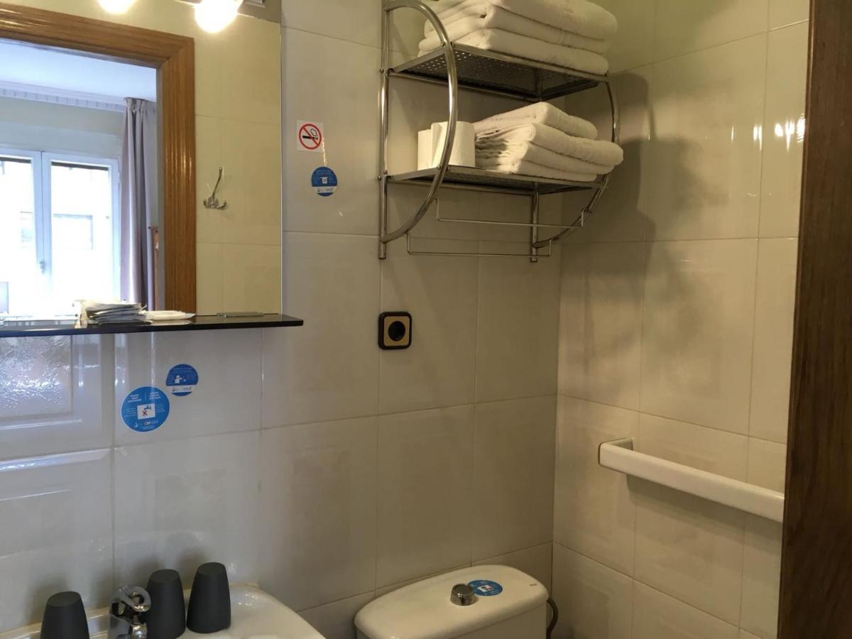 Hostal Retiro Madrid Exterior foto