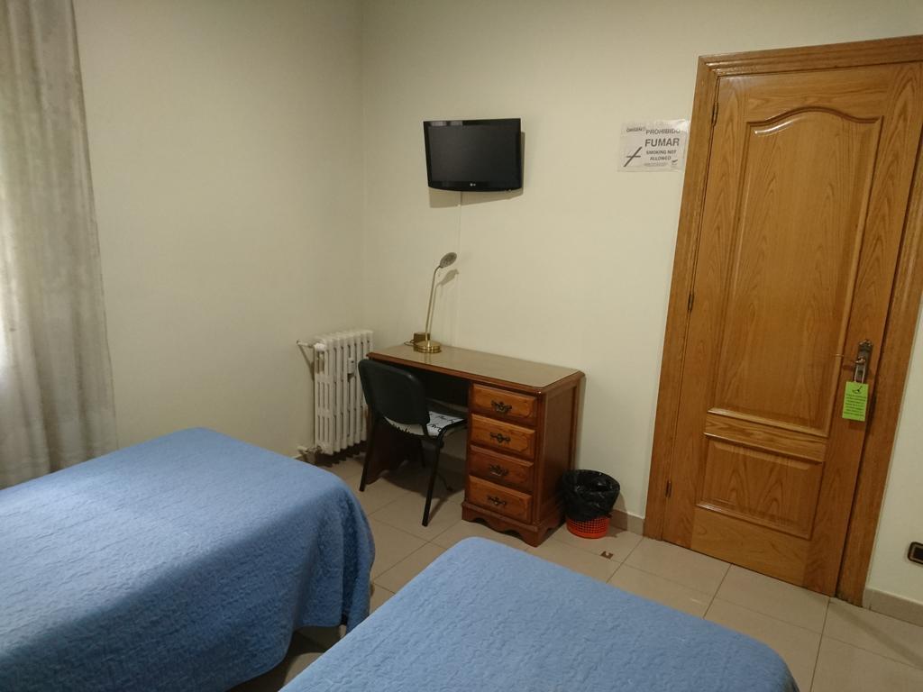 Hostal Retiro Madrid Habitación foto