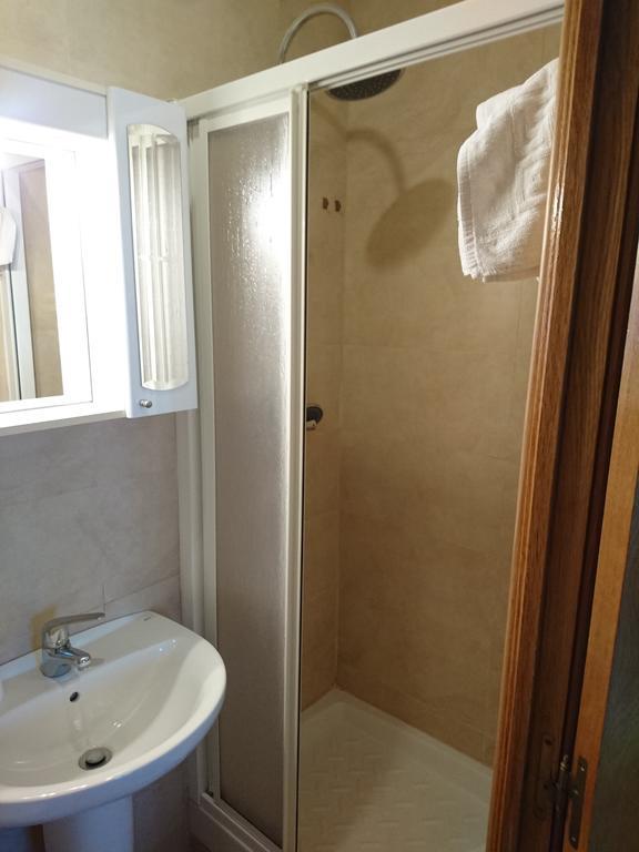 Hostal Retiro Madrid Habitación foto