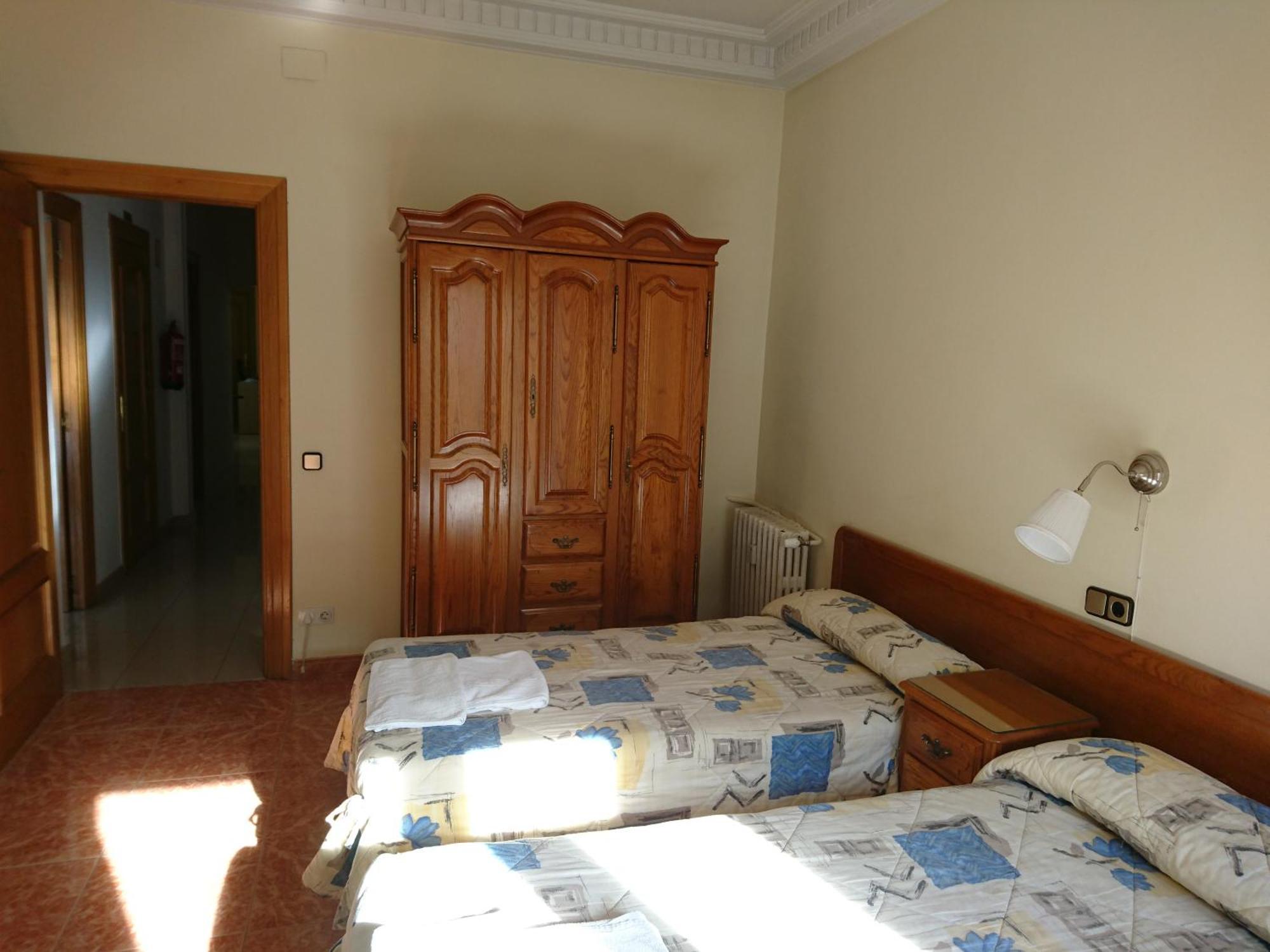 Hostal Retiro Madrid Exterior foto