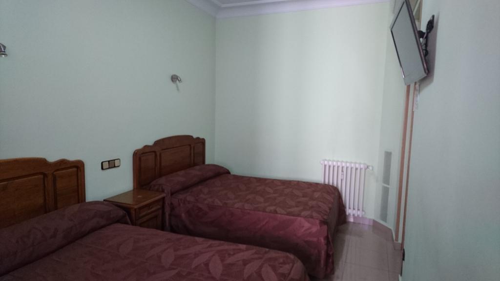 Hostal Retiro Madrid Habitación foto