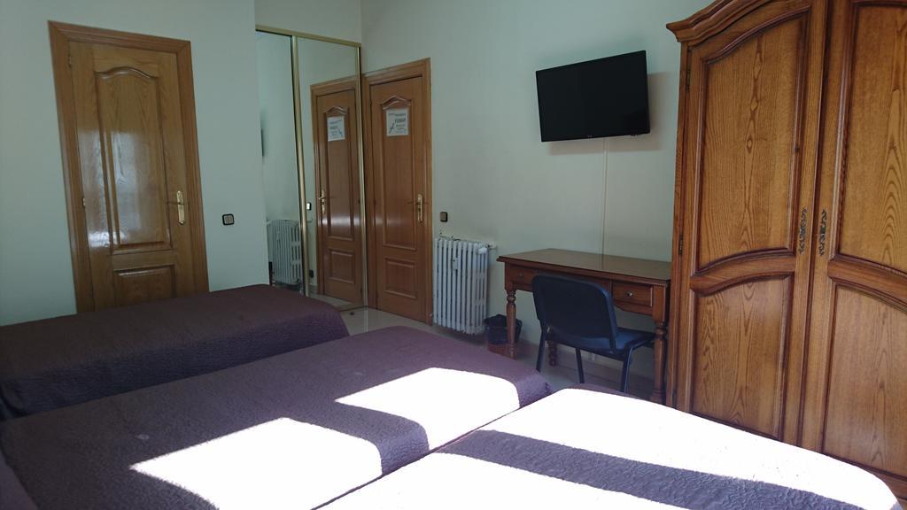 Hostal Retiro Madrid Habitación foto