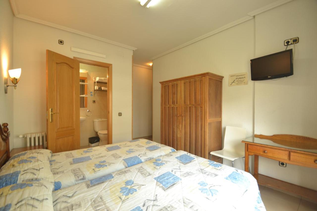Hostal Retiro Madrid Exterior foto