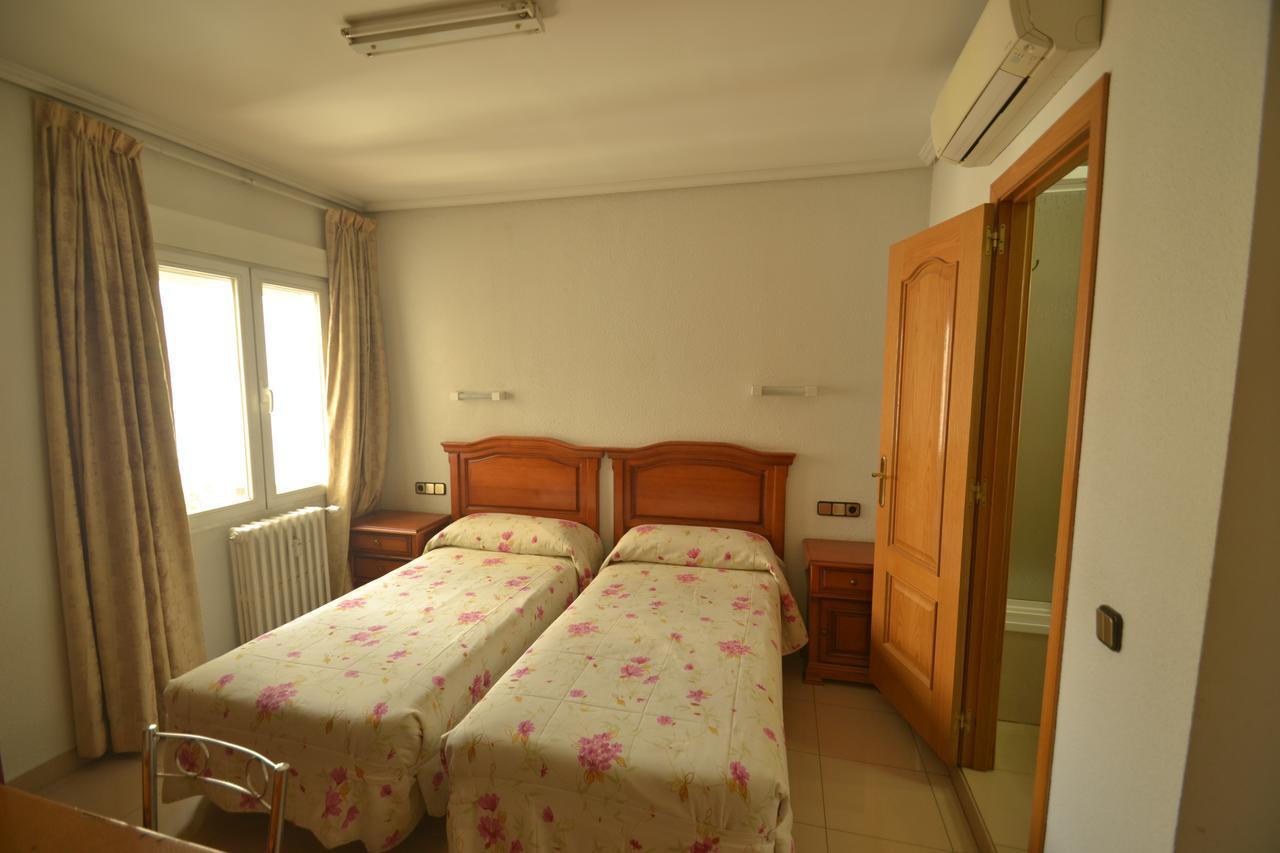 Hostal Retiro Madrid Exterior foto