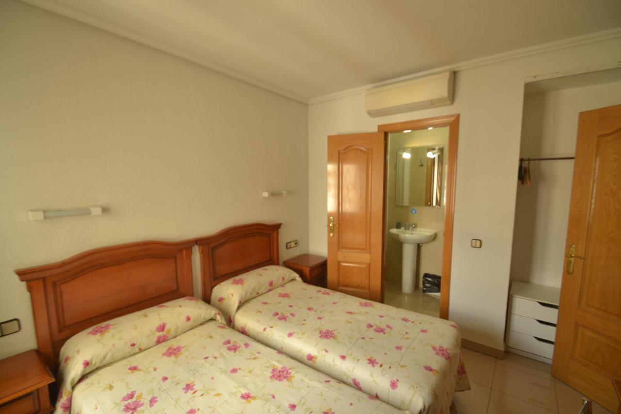 Hostal Retiro Madrid Exterior foto